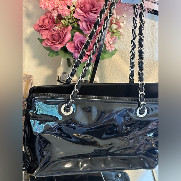 CHANEL black & white authentic CC Lipstick Chain Shoulder Bag patent leather - Picture 9 of 11